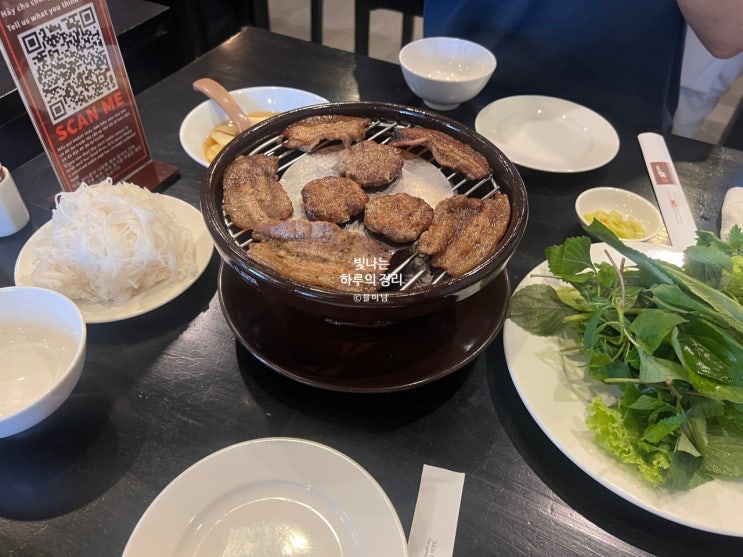 CNN선정 맛집 호치민 꾸안넴 생각보다 평범했던 분짜와 넴