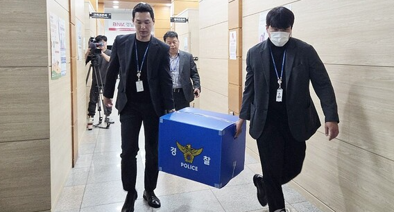 <b>창원NC파크</b> 루버 추락사고…경찰, <b>창원</b>시 등 3곳 <b>압수수색</b>