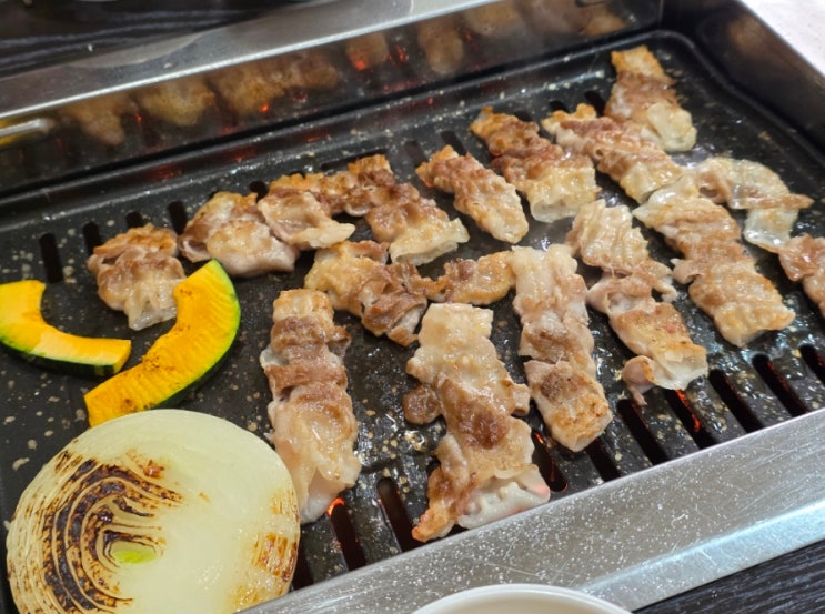  주문 즉시 썰어나오는 국내산 대패 맛있는 고기가 있는 곳 진주 호탄식육식당