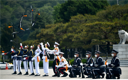 (동작동) ‘<b>현충문</b> 정례 <b>군</b>(軍) <b>의장행사</b>’을 진행한다는 소식... 