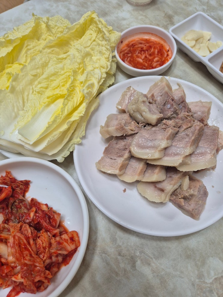  종로 을지로 맛집 대련집 60년 사골 칼국수와 보쌈