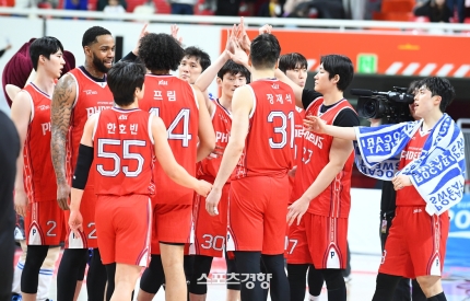 울산에 부는 봄바람! <b>현대모비스</b>, <b>4강 PO</b> 1승 남았다