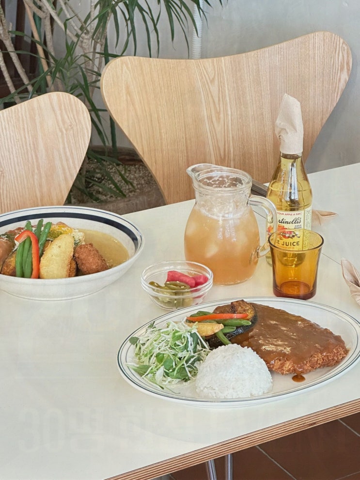  이색적인 카레 맛을 자랑하는 신설동맛집 시카고커리