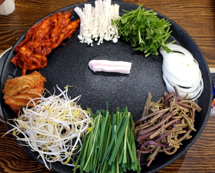  대전 자운대맛집 봉오동순댓국&봉오동 먹거리장터 더덕삼겹살 후기(더덕구이, 미나리 등 무한리필)