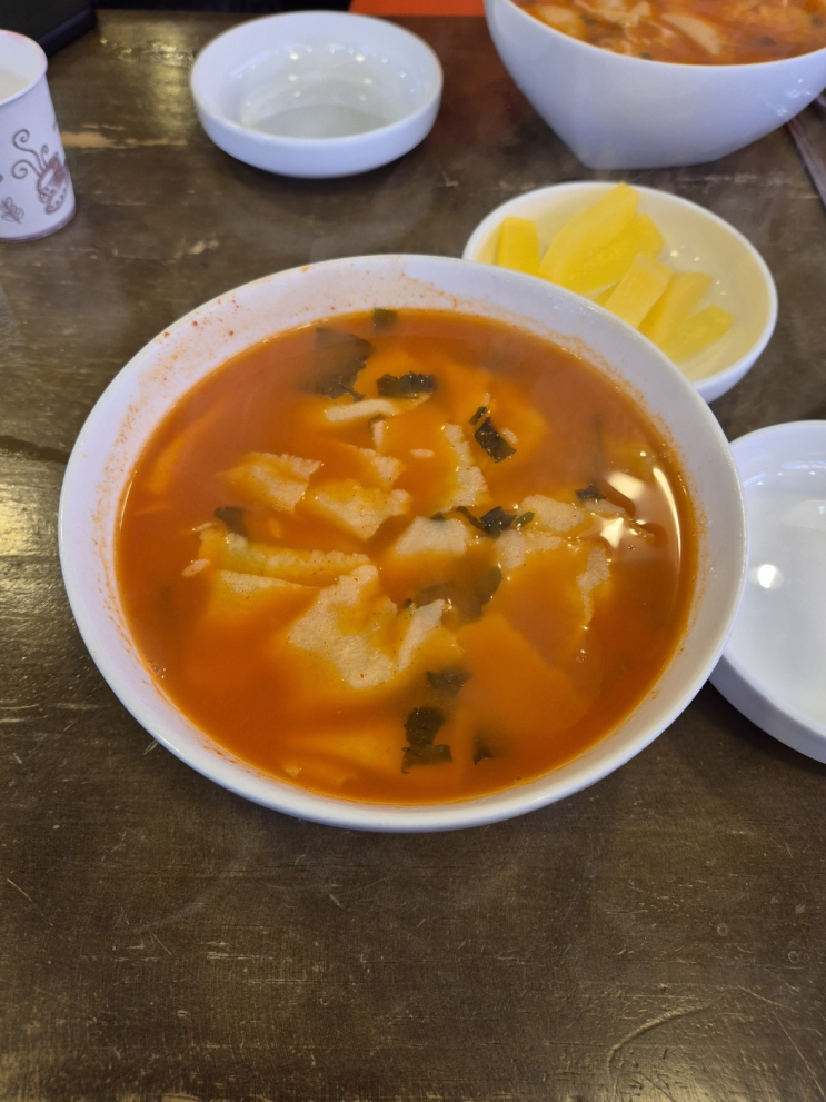  [영등포구 영등포동] 뽕씨네얼큰수제비 영등포본점 (김치라면같은 칼칼함의 갱시기)