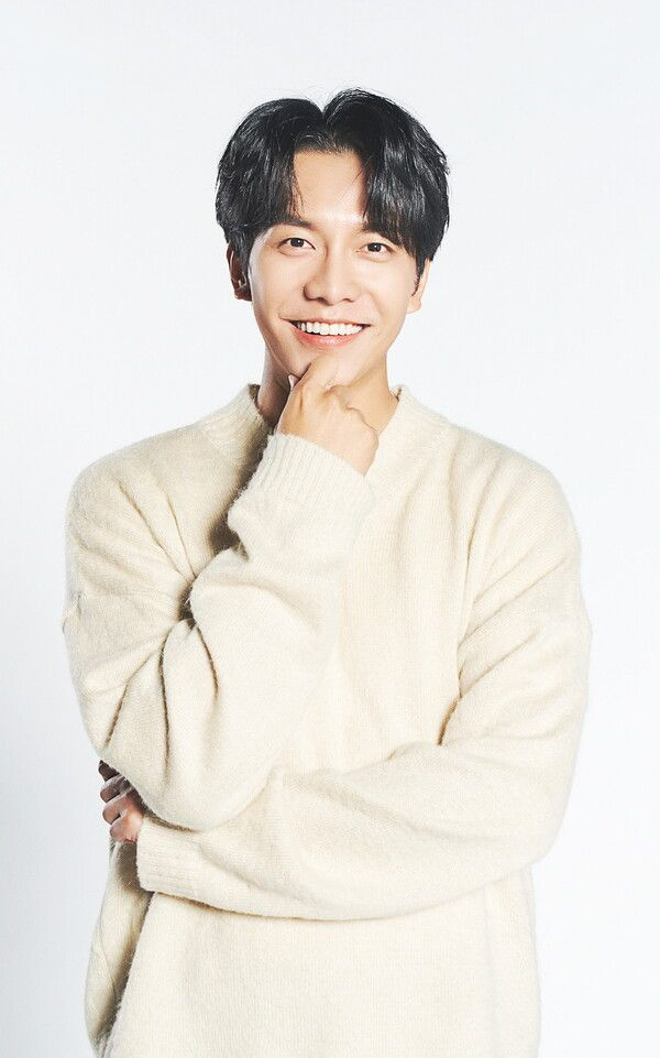 <b>이승기</b> "인터넷 투자 사이트, <b>초상권</b> 무단 <b>도용</b>…법적 대응할 것"