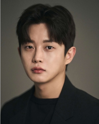 **김민석, 첫 광고 수익을 할머니에게 드린 이유는? 효심 넘치는 이야기 공개!🏽
