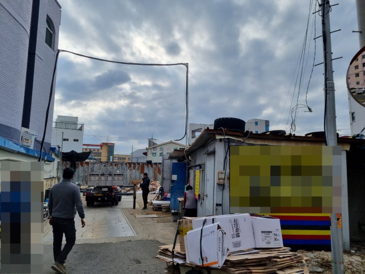  사천시 사천 읍 선평길 11-OO 전기 작업 OO 자원 ( LED 조명 밧데리 충전 콘센트 설치 교체 )