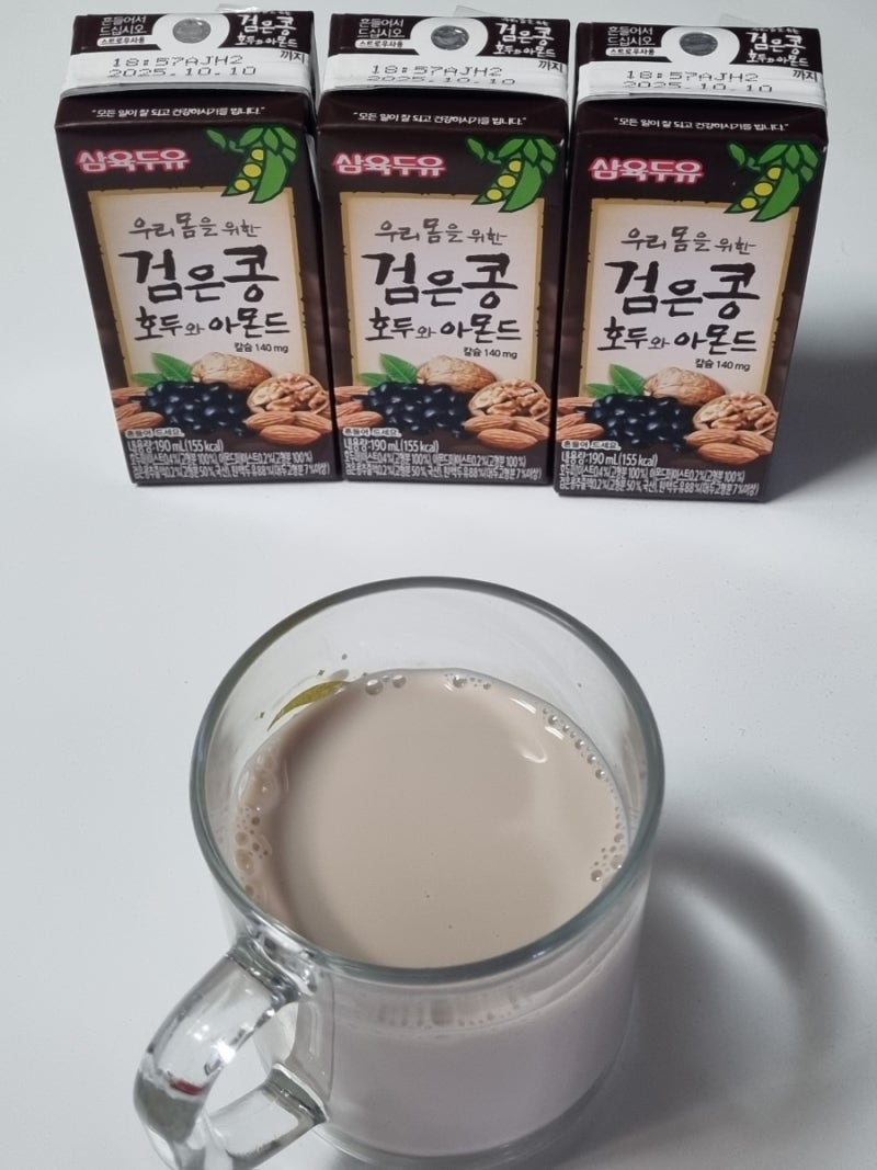 삼육두유 검은콩 호두 아몬드 고소하네요.
