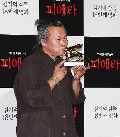 영화감독 故김기덕, 그는 왜 신인 여배우들에 집착했었나..?