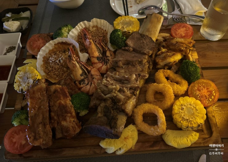  바다 보면서 먹는 감성 넘치는 다낭 맛집 바운스비치 후기