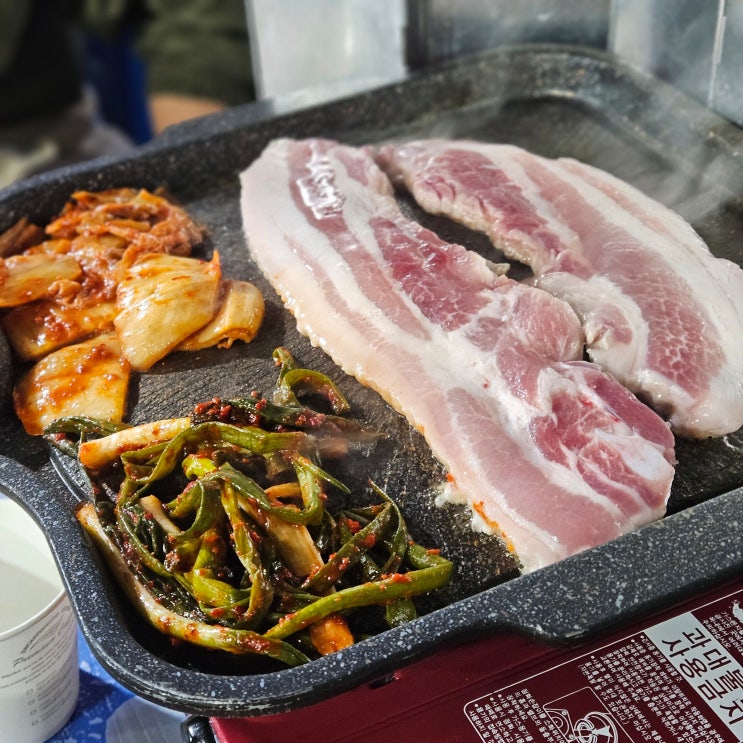  전주 동물원 앞 포장마차 맛집 재영이네에서 먹은 묵은 지 삼겹살과 골뱅이소면 후기