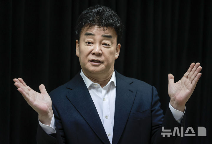 <b>더본코리아</b> 백종원 이미지 <b>쇄신</b> 시도? 다 바꾸겠다 각오