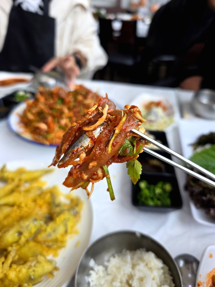  거제 멸치 코스 요리 맛집 외포 중앙횟집 멸치회 튀김 찌개 무한리필