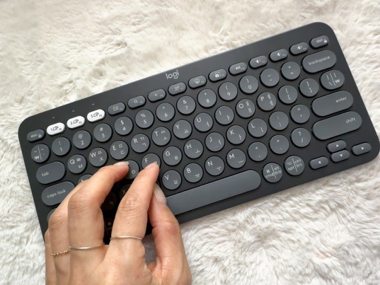  휴대용 무선 키보드 로지텍 블루투스 키보드 k380s 아이폰 15프로맥스 핸드폰용 최대 3개 호환 가능한 키보드