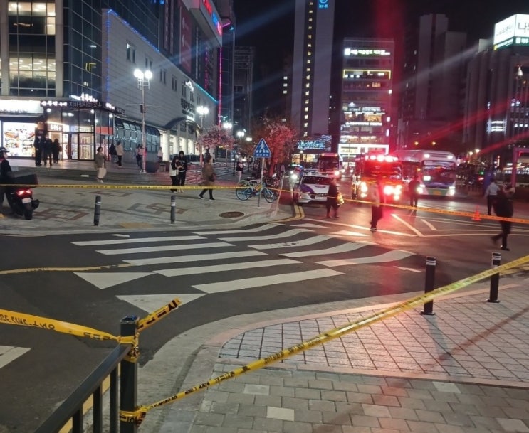 어제밤 인천 <b>부평역</b> 앞 횡단보도서 <b>싱크홀</b>ㄷㄷㄷ