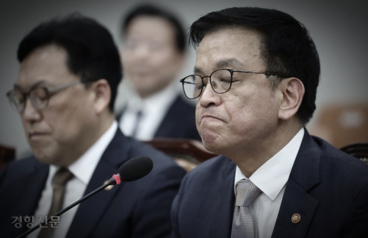 계엄 문건 나흘 뒤 <b>휴대폰 교체</b>…<b>최상목</b> 靑수석도 ‘우연의... 