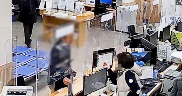 증명서 떼러 경찰서 갔다가, <b>살인미수</b> 피의자 <b>16년</b> 만에 덜미