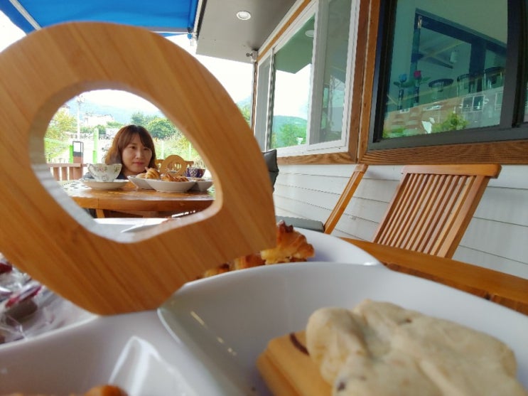  거제도 카페 명소 덕포1길  커피볶는 집  핸드 드립커피 전문 차주연커피. 거제 카페 주연