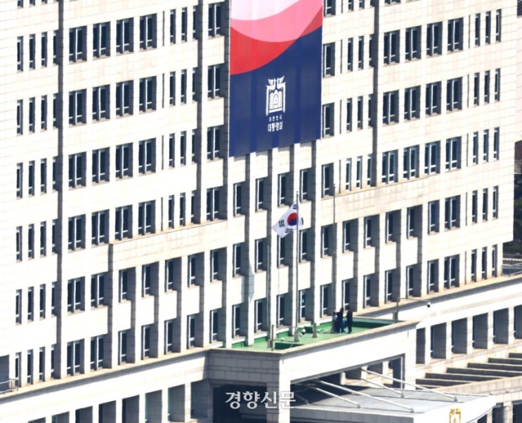 경찰, <b>대통령실</b> 전격 <b>압수수색</b>! 한남동 공관촌까지 겨냥한 수사... 