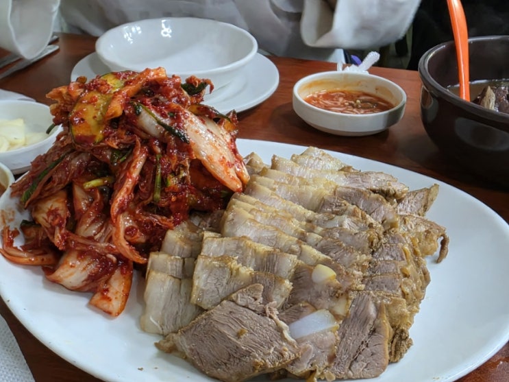  서울역 로컬맛집, 충무칼국수 보쌈+굴김치 미쳤다… 해장국까지 퍼펙트!