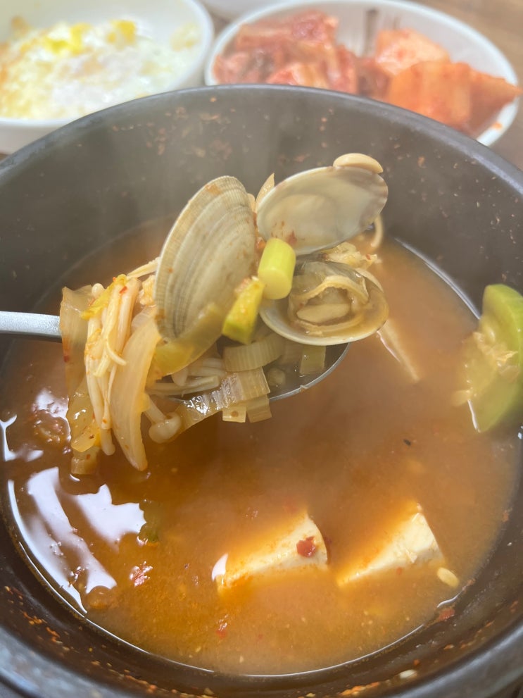  성수동 핫플 속 정겨운 한식 공간, 옴시롱감시롱순대국 방문기