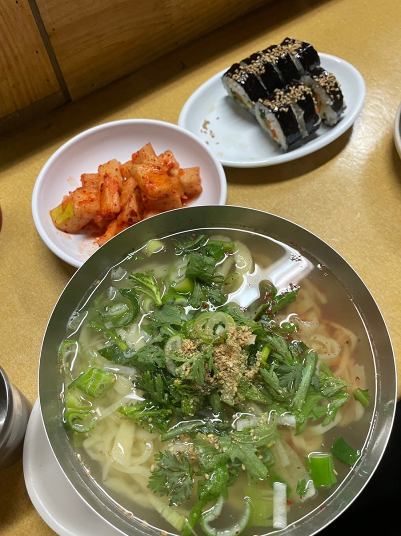 부산 영주동 칼국수 김밥 맛집 종필이집 / 부산역 비건빵 맛집 비앙퀴트