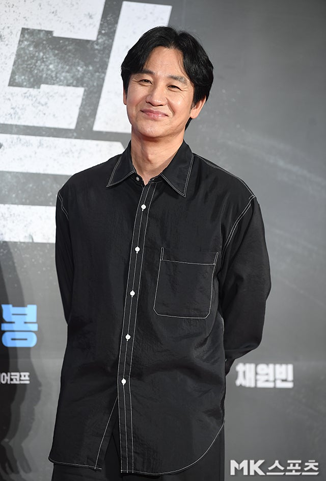 "슈퍼맨"속 그때 그, 엄태웅. 성매매 벌금 후 공식석상 ‘9년의 미소’