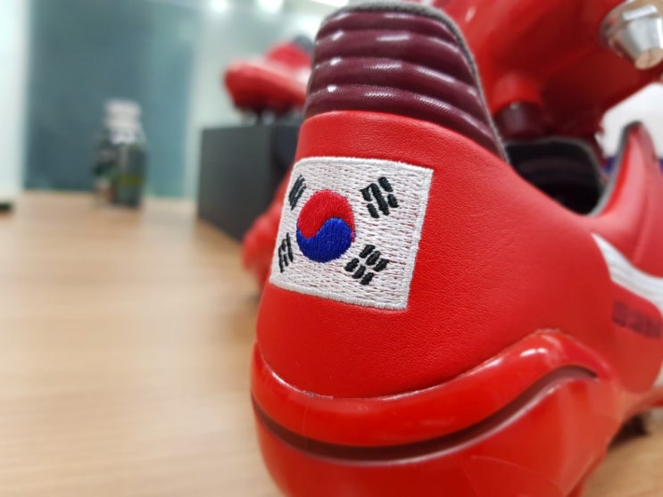 축구대표팀 김신욱 선수는 어떤 축구화를 신을까요? 미즈노축구화 모렐리아네오2 MIX 확정.