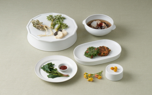  봄나물이 이렇게 맛있었나? 제철 재료를 활용한 서울 맛집 [한국철도일보]