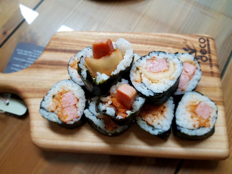  10분 레시피! 입맛 없을 때 집에서 쉽게 만들 수 있는 초간단 묵은지 스팸 김밥 만들기.