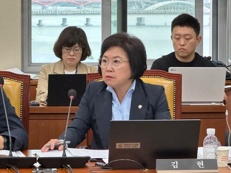 [<b>국감</b>] “공영방송 없앨 권한 없어”“김어준 혀에서 몰락... 