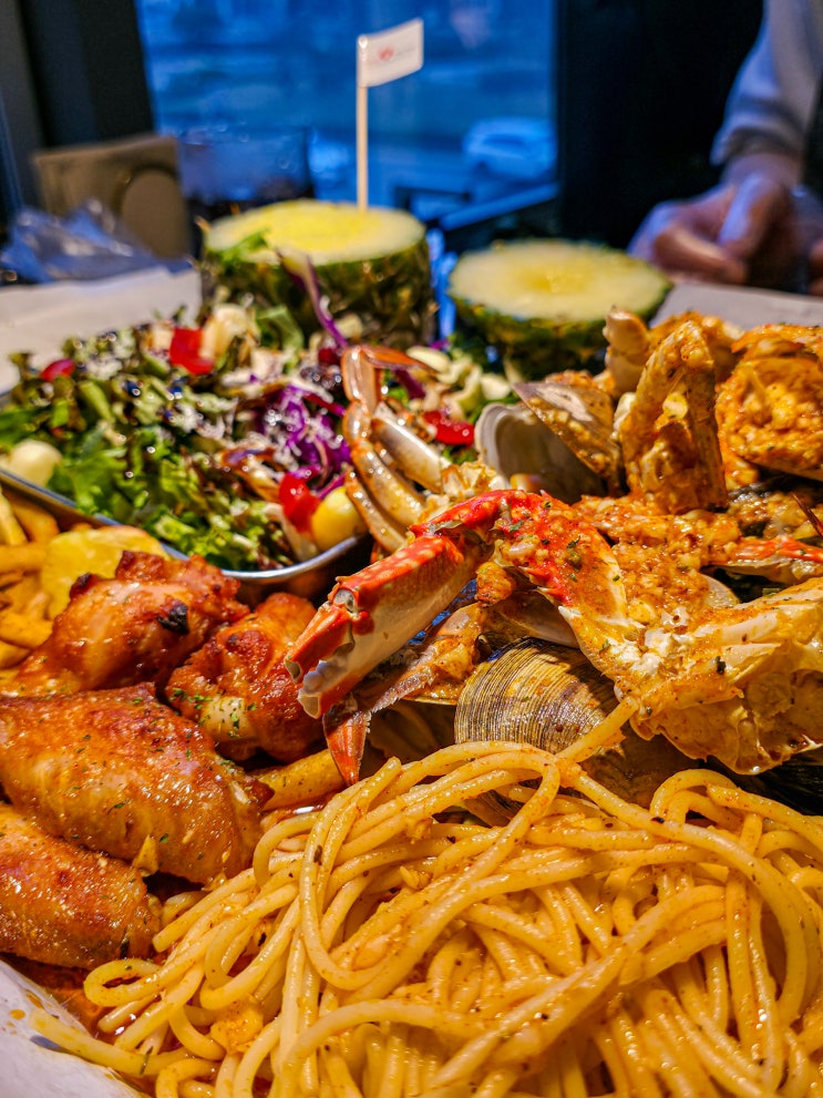  송도 센트럴파크 맛집 더매드 - 데이트코스로 좋은 씨푸드플래터 보일링크랩
