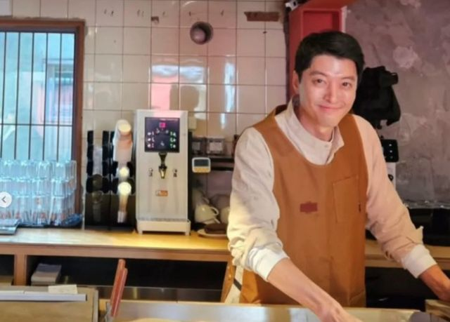  "예의 없네"vs "텃세 심해"… '이동건 카페' 인근 상인 저격 논란