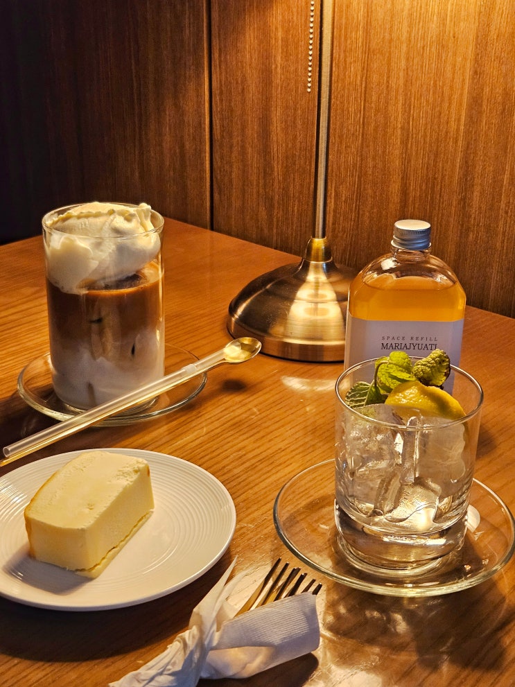 부산 동래카페 공간리필 앤티크 인테리어 분위기 좋은 카페 부산 동래카페 공간리필 앤티크 인테리어 분위기 좋은 카페