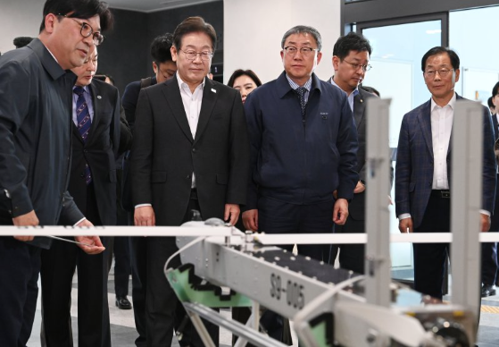 [경제로 읽는 대선 공약] <b>이재명</b>의 ‘<b>선택적 모병제</b>’, 국방도... 