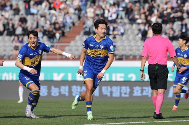 상대전적 경기결과 7경기 <b>무패</b>행진 <b>성남</b>FC 대 부천FC