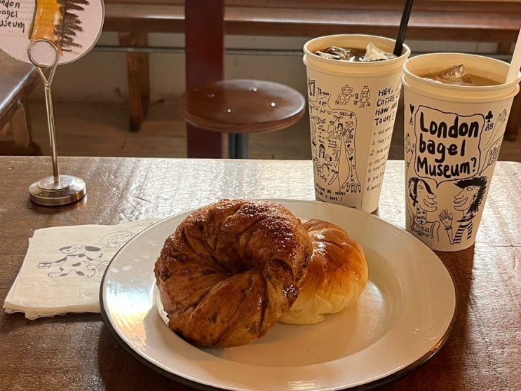 [빵지순례/빵맛집] 베이글 존맛 느좋 카페 런던베이글뮤지엄 도산점 내돈내산 후기