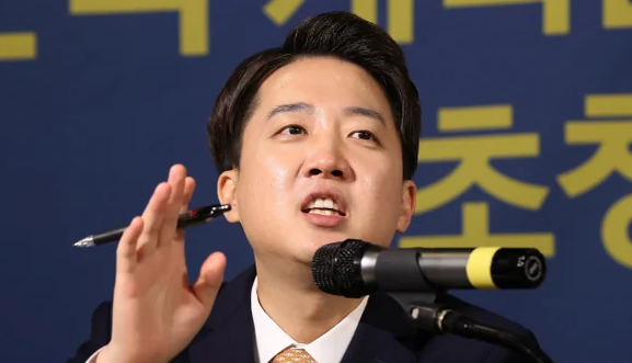<b>이재명</b> 막기위해 <b>빅텐트</b>... 통합에 자기갈길 가는 이준석 대선<b>후보</b>