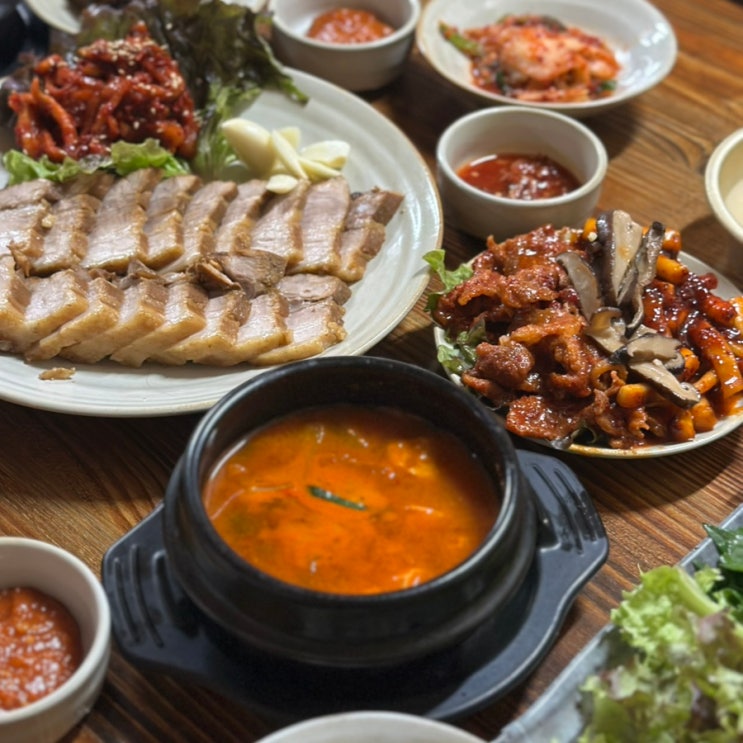  쌈밥을 좋아한다면 쌈 무한 리필이 가능한 녹원쌈밥 연희점 녹원쌈밥 보쌈정식 비빔막국수 막걸리 리뷰.