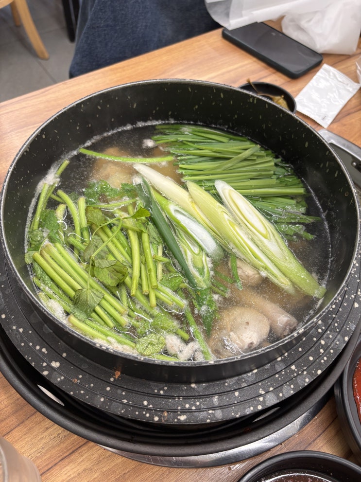  [서울/증산]가마솥 닭한마리 북가좌점 | 푸짐한 닭에 찐한 국물을 맛볼 수 있는 북가좌동 맛집