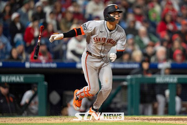  헬멧 벗어져라 뛴 이정후, 2루타 MLB 1위 등극…타율 0.338+OPS 1.042 도달