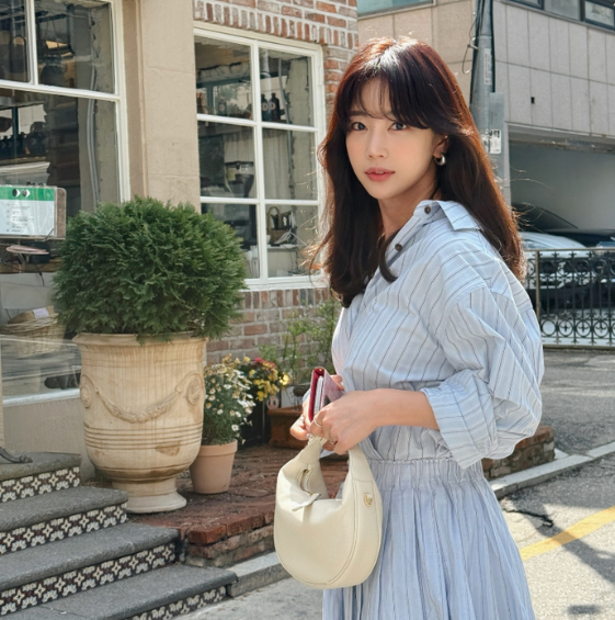  기은세 청량한 블루 원피스 패션 어떤거?