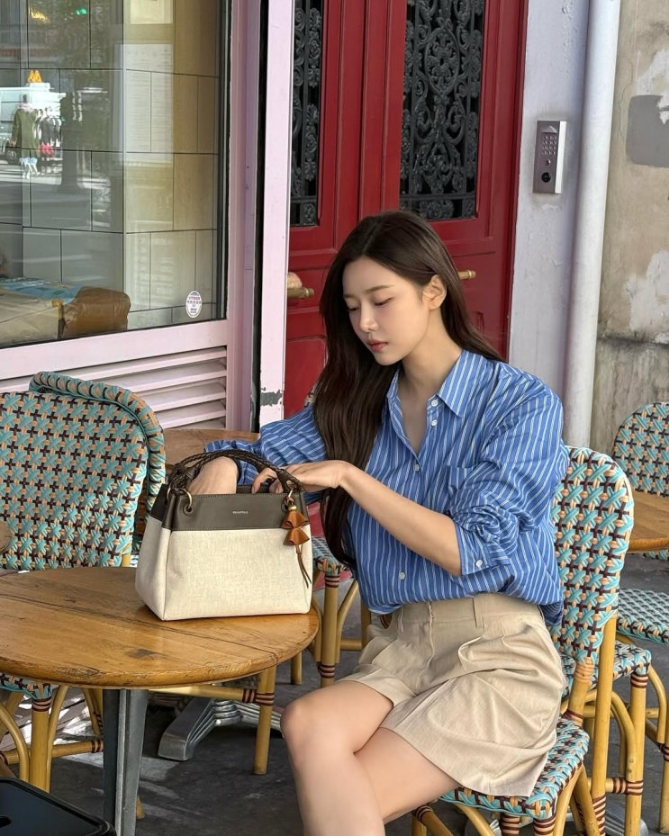  올 봄 여자 베이직템 코디로 사랑받는 빈폴 레이디 단가라 블루 셔츠 추천 w. 이시안