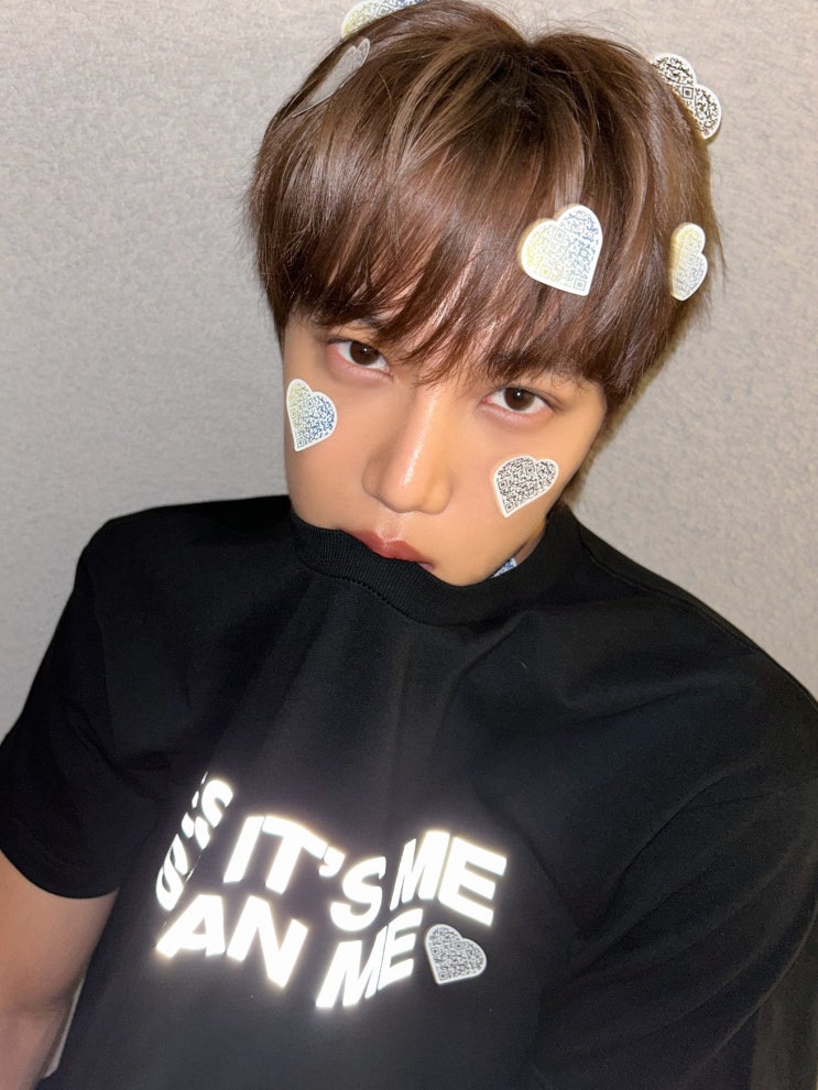 <b>카이</b>, 군백기 후 미모가 더 레전드? 모카무스 브라운 염색으로... 