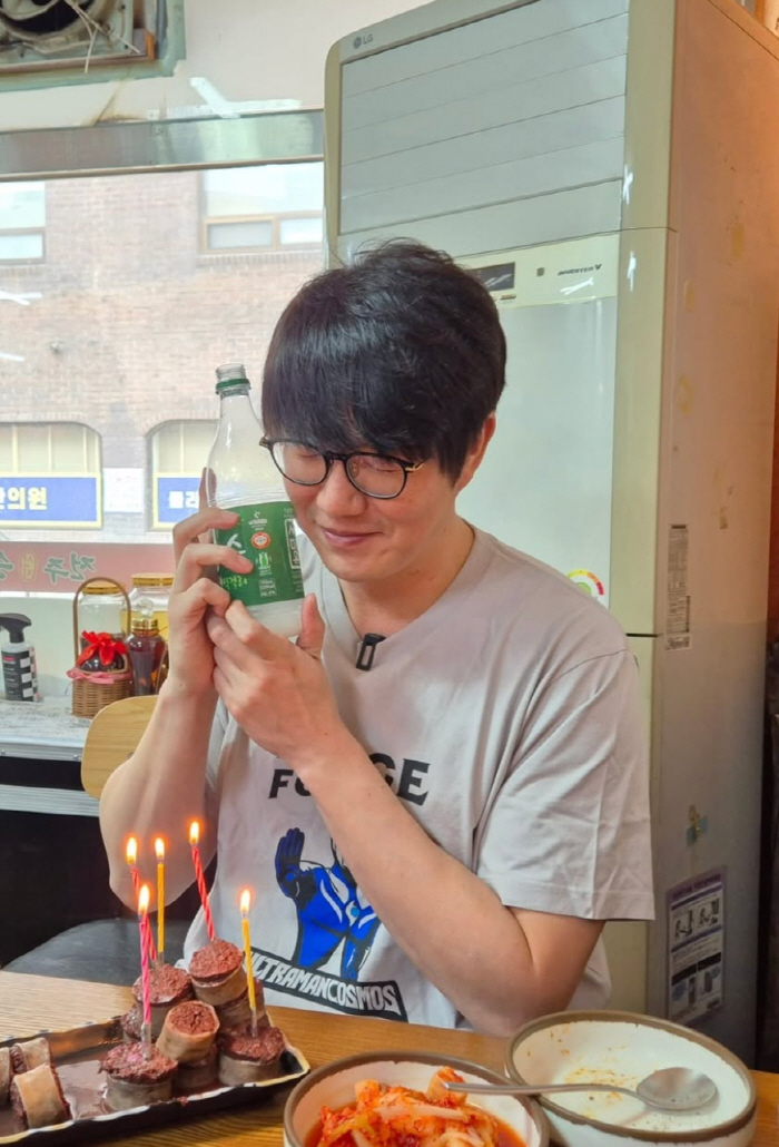 성시경 47번째 생일 케이크 뭐길래.."센스 있다" 반응 폭발 성시경 47번째 생일 케이크 뭐길래.."센스 있다" 반응 폭발