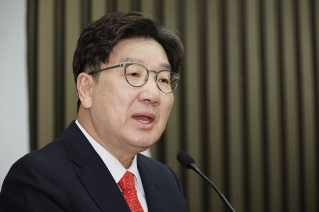  권성동 '기자폭행' 논란에…민주당 "허용 안 되는 폭력상황"