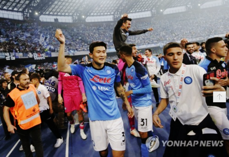 [축구] 혹평에 시달리는 <b>김민재</b> 향한 나폴리 팬들의 간절한 외침