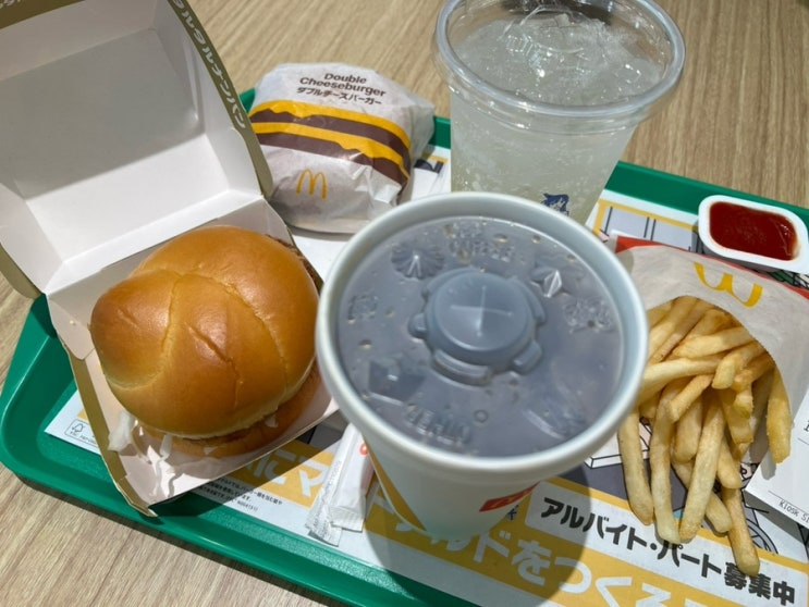  일본 맥도날드 명탐정 코난 콜라보 신메뉴 타르타르 난반 치킨 타츠타 버거