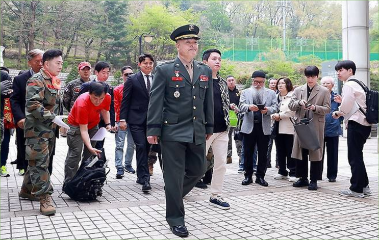 채상병 사건 <b>박정훈</b> 대령, 항소심서 <b>윤석열</b>을 <b>증인 신청</b>...... 